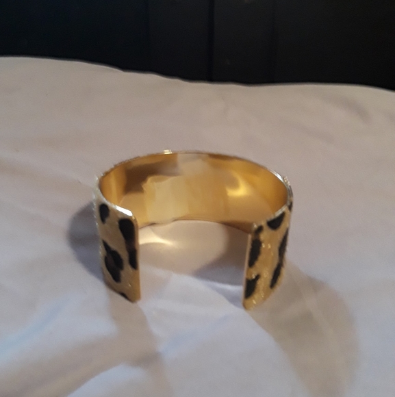 Animal Print cuff Bracelet - Picture 2 of 4